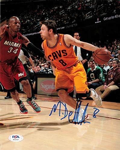 Mathew Dellavedova a semnat 8x10 Foto PSA/ADN Cleveland Cavaliers Autografat - Fotografii NBA autografate